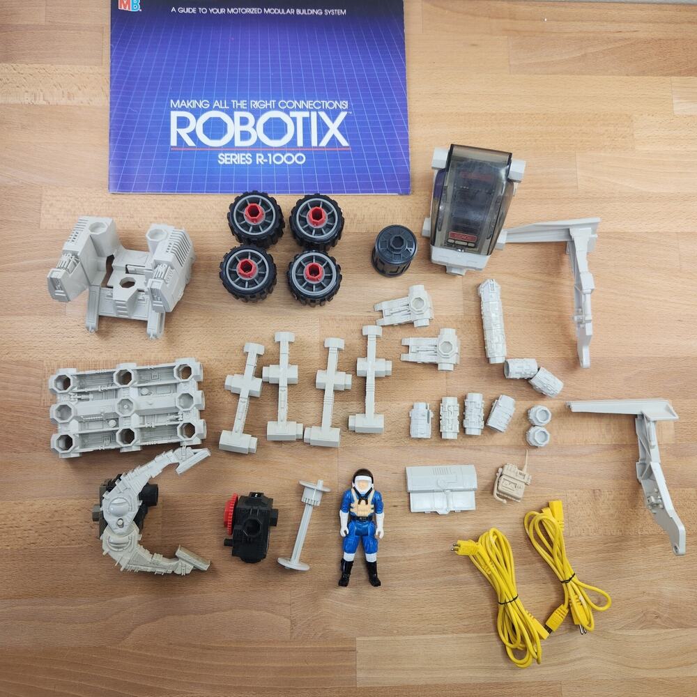 Vintage Milton Bradley 1985 Robotix R-1000 Venturak Robot Building Pieces